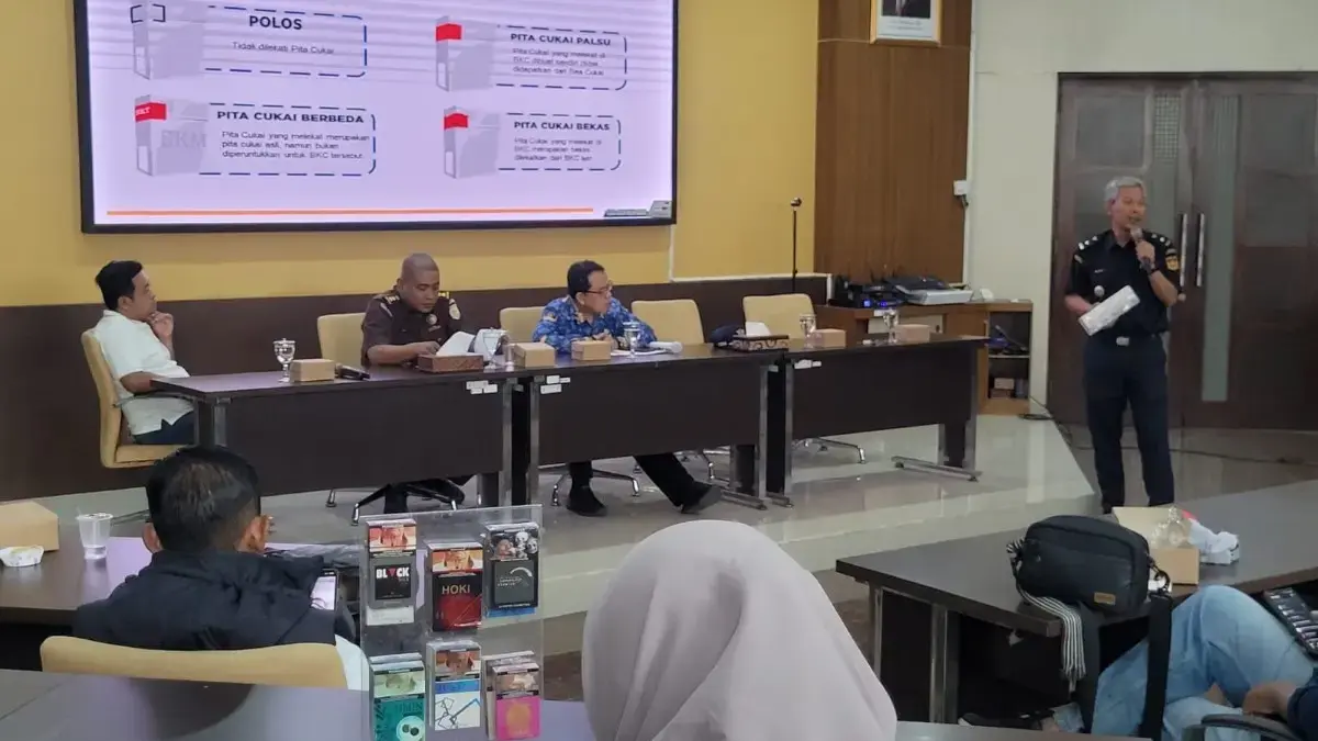Rokok Ilegal Marak di Warung 24 Jam Pekalongan, Wali Kota Aaf Ancam Cabut Izin Usaha yang Bandel Rokok Ilegal Marak di Warung 24 Jam Pekalongan, Wali Kota Aaf Ancam Cabut Izin Usaha yang Bandel