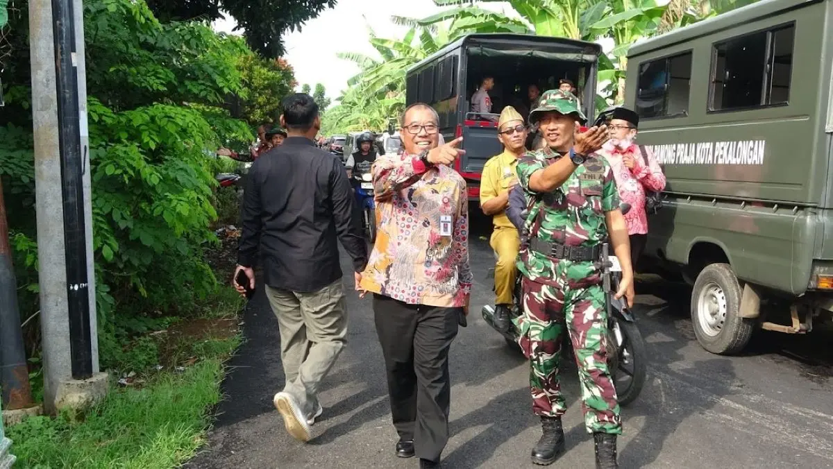 TMMD Sengkuyung Sukses Sulap Jalan Noyontaansari Pekalongan Mulus Bak Jalan Raya TMMD Sengkuyung Sukses Sulap Jalan Noyontaansari Pekalongan Mulus Bak Jalan Raya