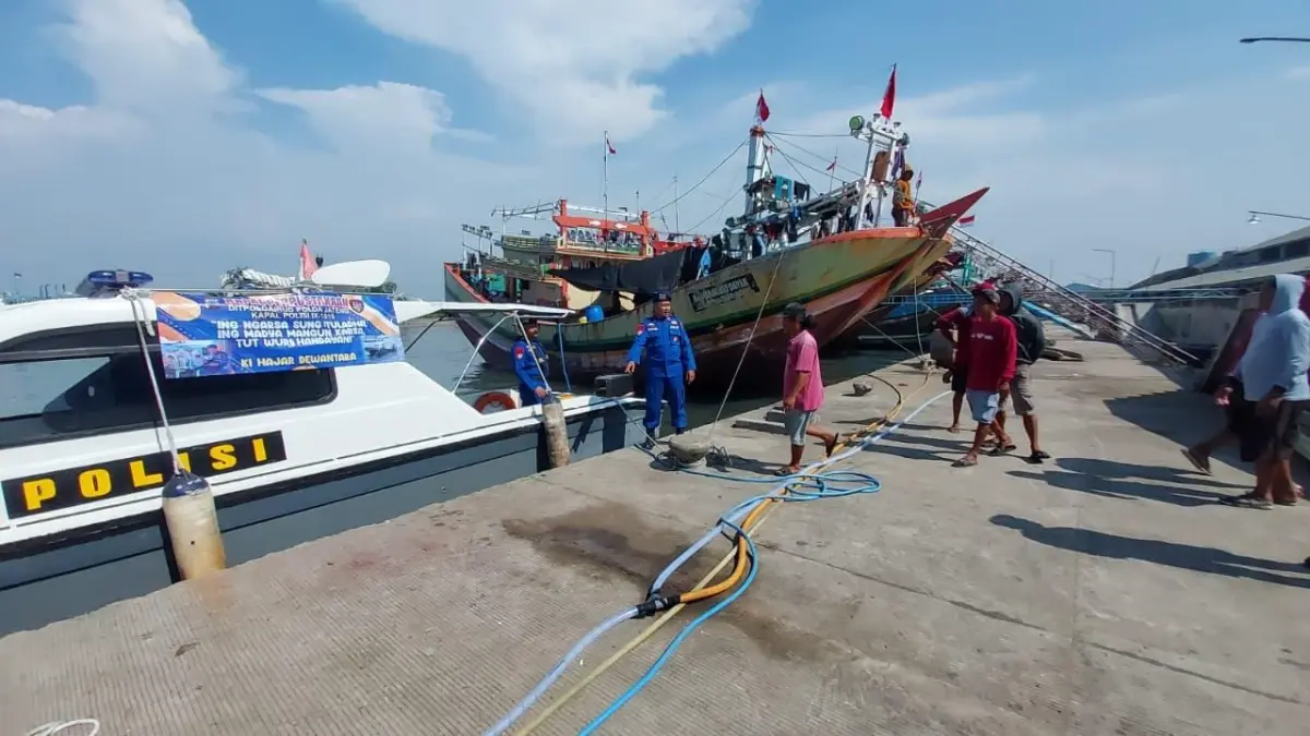 Tingkatkan Literasi Nelayan Pesisir, Ditpolairud Polda Jateng Hadirkan Kapal Pintar di Pekalongan