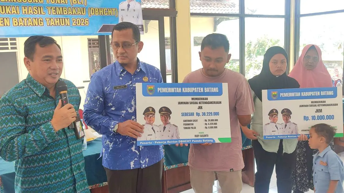 12.220 Pekerja Rentan di Batang Dapat Perlindungan Sosial dari DBHCHT, Dinsos dan BPJS Serahkan Klaim 12.220 Pekerja Rentan di Batang Dapat Perlindungan Sosial dari DBHCHT, Dinsos dan BPJS Serahkan Klaim
