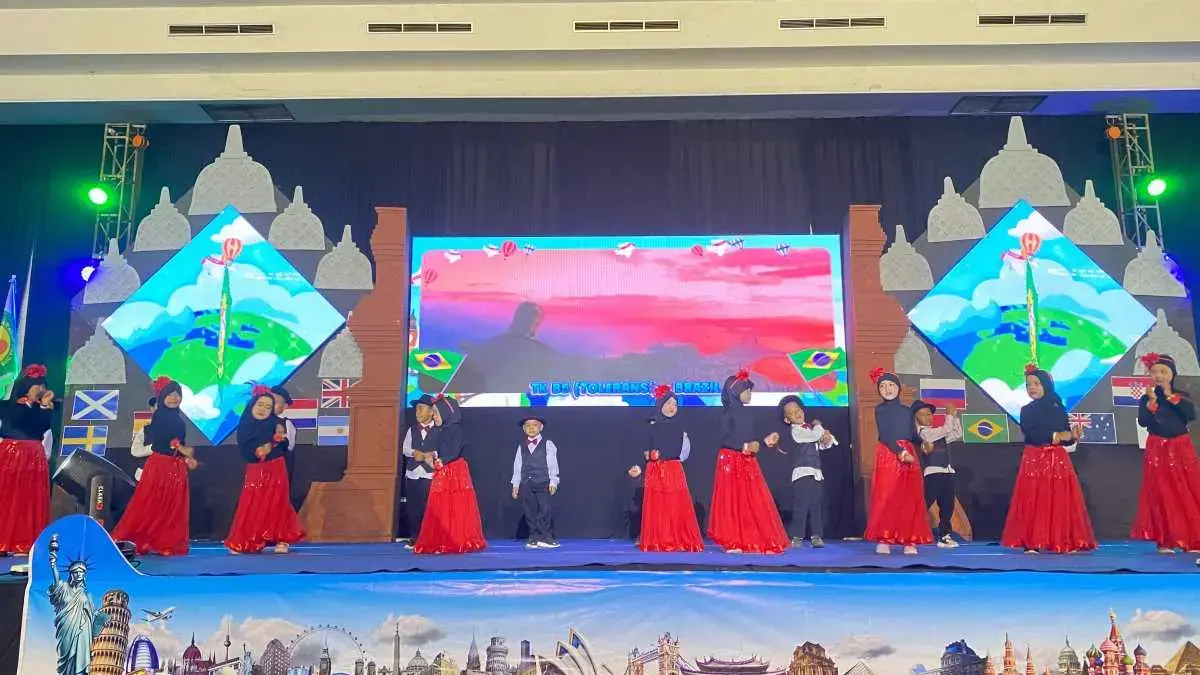 344 Siswa PAUD Annisa NU Jenggot Ikuti Haflah, Usung Tema Perdamaian dan Toleransi Dunia 344 Siswa PAUD Annisa NU Jenggot Ikuti Haflah, Usung Tema Perdamaian dan Toleransi Dunia