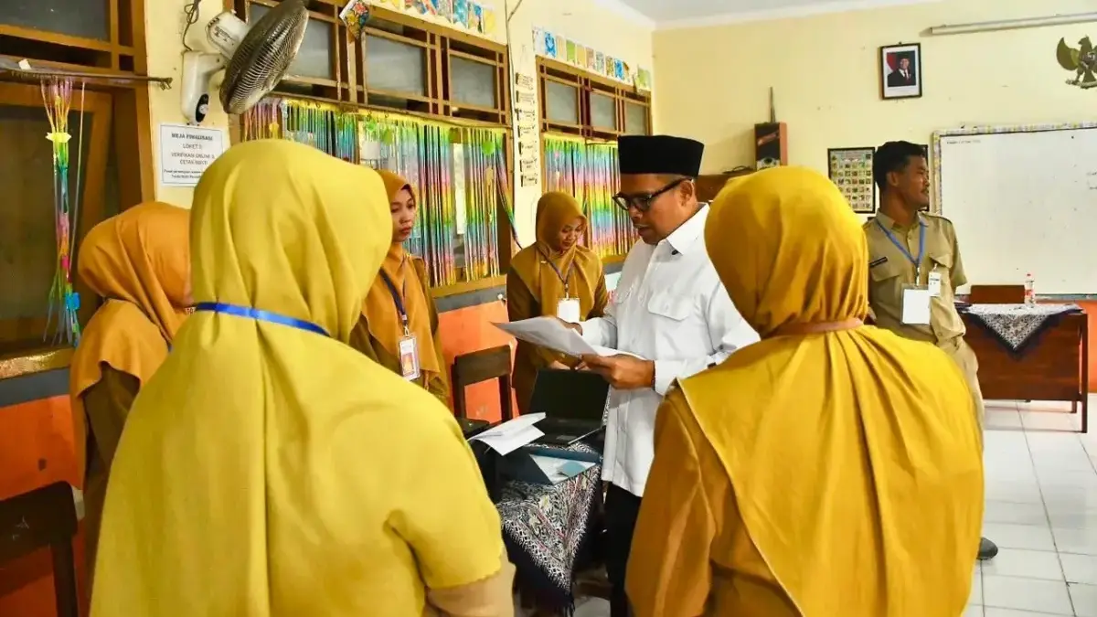 Bupati Batang Pantau Langsung SPMB SMP, Pastikan Transparansi dan Pendampingan Maksimal SPMB SMP
