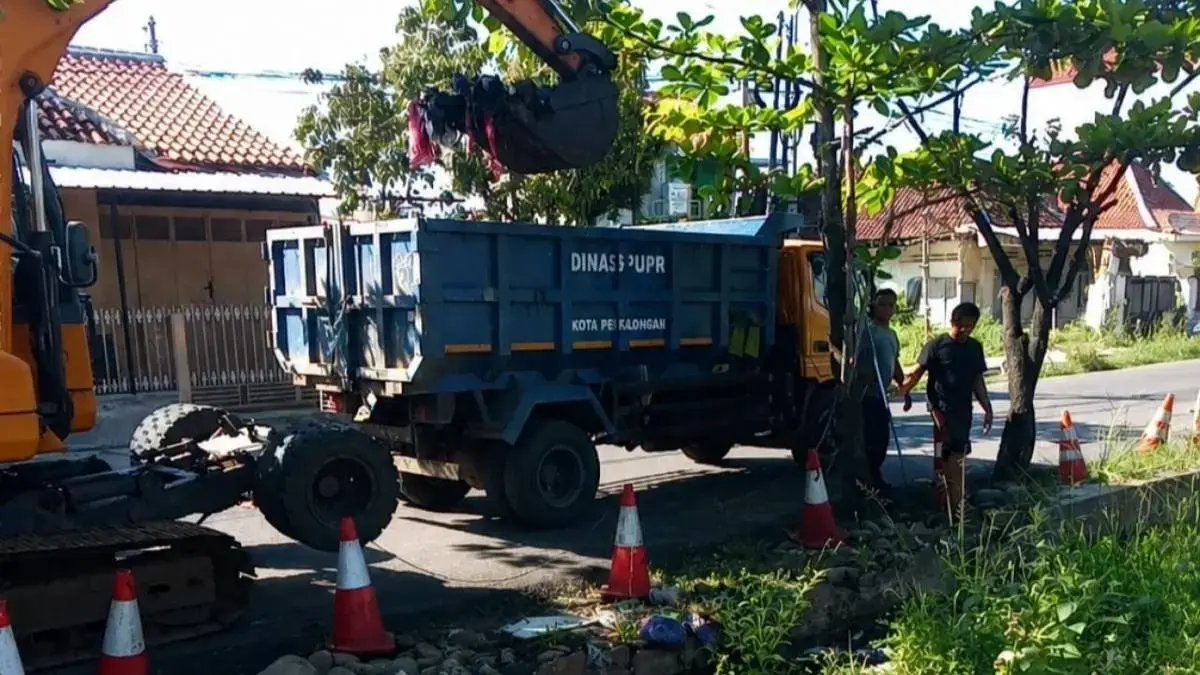 Cegah Banjir, DPUPR Kota Pekalongan Bersihkan Drainase Eks Pasar Sorogenen dan Kembalikan Fungsi RTH Cegah Banjir, DPUPR Kota Pekalongan Bersihkan Drainase Eks Pasar Sorogenen dan Kembalikan Fungsi RTH