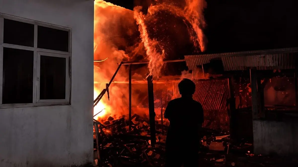 Diduga Akibat Tumpukan Kayu Bekas, SDN 1 Getasblawong Kendal Terbakar dan Alami Kerusakan Berat