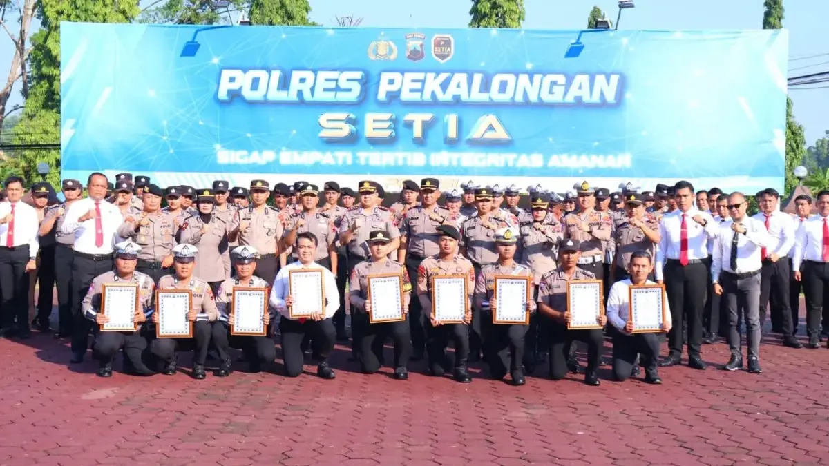 Genjot Pelayanan Publik, Kapolres Pekalongan Beri Penghargaan pada 10 Personel Presisi yang Berinovasi Genjot Pelayanan Publik, Kapolres Pekalongan Beri Penghargaan pada 10 Personel Presisi yang Berinovasi