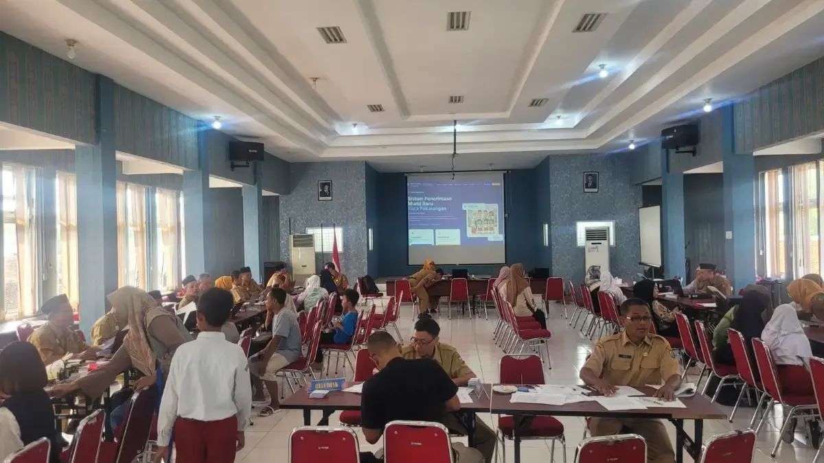 Hari Pertama Verifikasi SPMB 2026 di Pekalongan, Ratusan Calon Siswa Padati Kantor Dindik