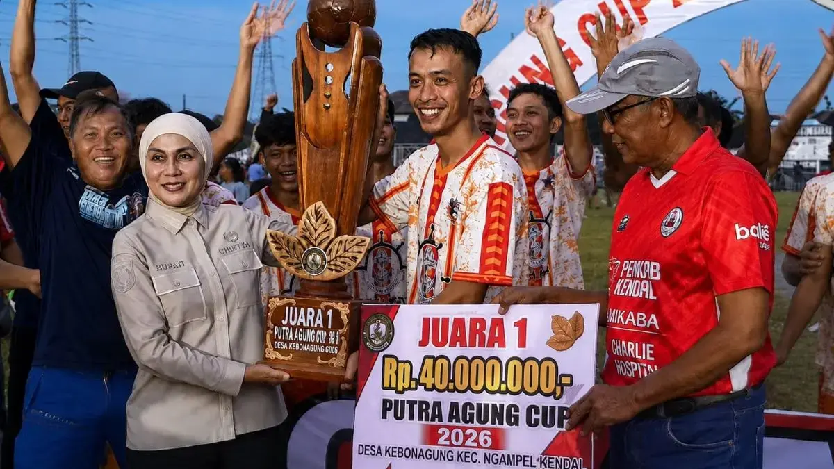 Lewat Adu Penalti, Garuda Muda Taman Gede Juarai Putra Agung Cup I 2026 di Kendal Usai Atasi Kericuhan Lewat Adu Penalti, Garuda Muda Taman Gede Juarai Putra Agung Cup I 2026 di Kendal Usai Atasi Kericuhan