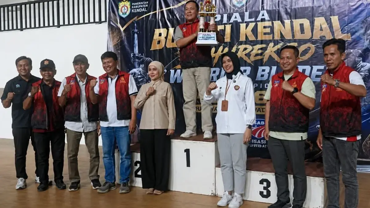 Optimistis Dulang Medali, Bupati Dyah Kartika Permanasari Tutup Kejuaraan Anggar Bahurekso di Kendal