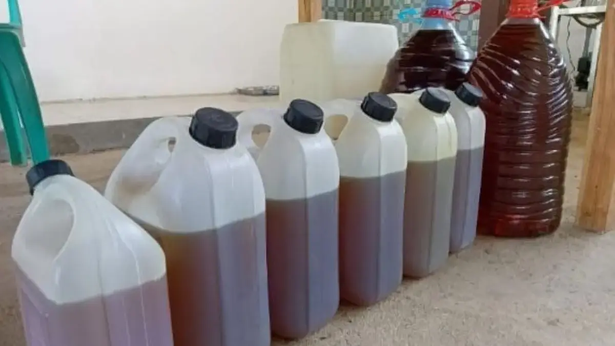 PETASOL TPS3R Margorejo Ubah 50 Kg Sampah Plastik Jadi 50 Liter Solar per Hari