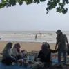 Pantai Ujungnegoro Batang Tetap Favorit Liburan Sekolah, Tiket Cuma Rp5 Ribu Per Orang