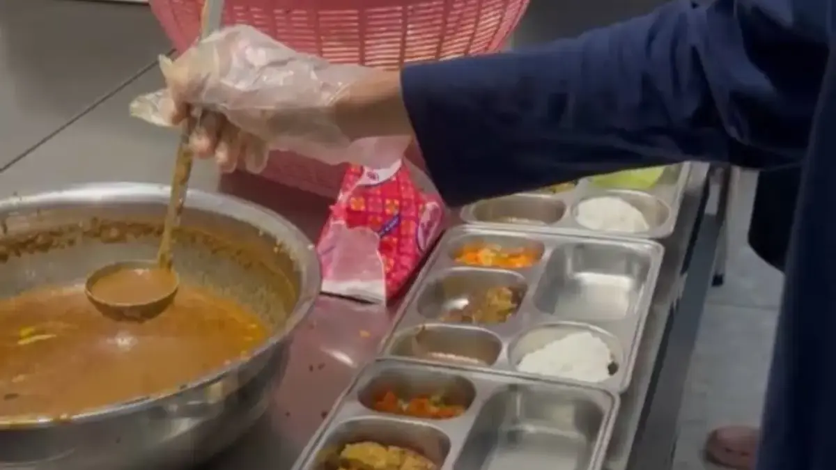 Ada Sate Ayam hingga Ikan Laut, Program Makan Bergizi Gratis di Pekalongan Tuai Pujian Wali Murid Program mbg pekalongan sppg poncol