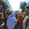 Ratusan Jemaah Haji Kota Pekalongan Tiba di GOR Jetayu, Satu Orang Meninggal Dunia dalam Penerbangan
