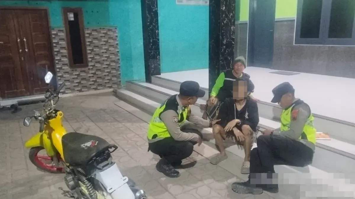 Respons Cepat Laporan Warga, Polsek Sragi Pekalongan Bantu Pria Disabilitas Wicara yang Tersesat Jalan
