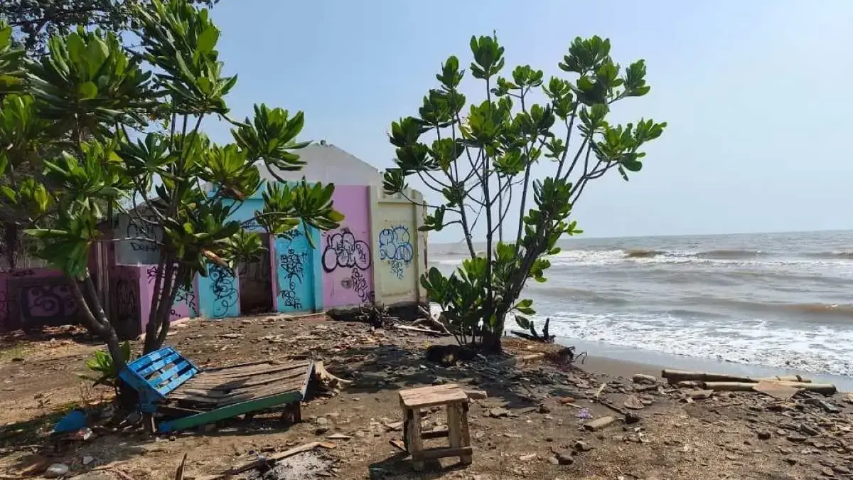 Rob dan Abrasi Ancam Pantai Sigandu Batang, 2 Hektare Lahan Pemda Terendam