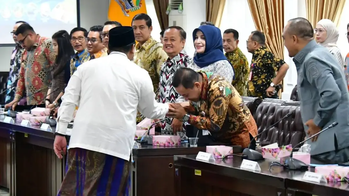SPPG di Jateng Diminta Serap Telur Peternak Lokal untuk Program MBG, Wagub: Jangan Rugikan Petani SPPG di Jateng Diminta Serap Telur Peternak Lokal untuk Program MBG, Wagub: Jangan Rugikan Petani