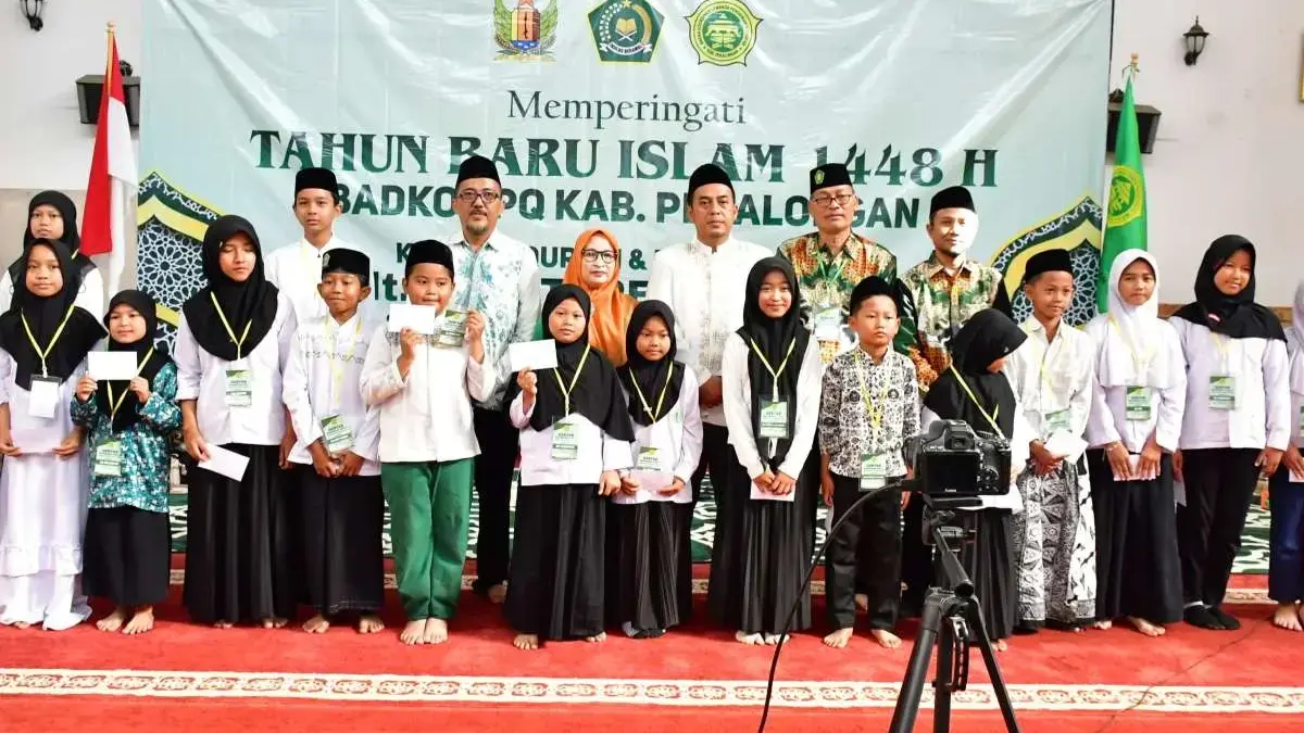 Sekda Pekalongan Pastikan Perhatian Kesejahteraan Guru TPQ, 405 Khataman di Masjid Al Muhtarom Sekda Pekalongan Pastikan Perhatian Kesejahteraan Guru TPQ, 405 Khataman di Masjid Al Muhtarom
