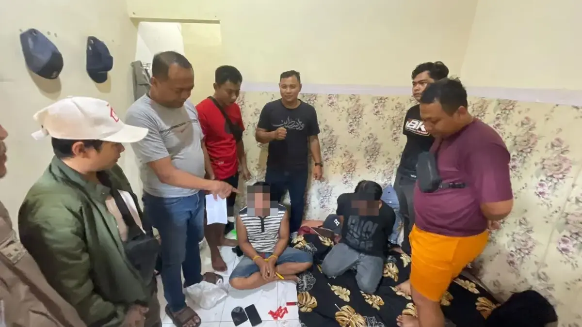 Sembunyi di Bungkus Rokok, Dua Pengedar Sabu Lintas Wilayah Diciduk Polres Pekalongan Saat Transaksi Sembunyi di Bungkus Rokok, Dua Pengedar Sabu Lintas Wilayah Diciduk Polres Pekalongan Saat Transaksi