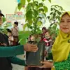 Siswa MIS Ngalian Tirto Rayakan Kelulusan dengan Donasi 60 Bibit Pohon, Tinggalkan Tradisi Coret-Coret Baju