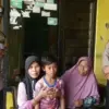 Temukan Bocah Tersesat di Jalan, Anggota Polsek Kedungwuni Pekalongan Antarkan Pulang ke Rumah