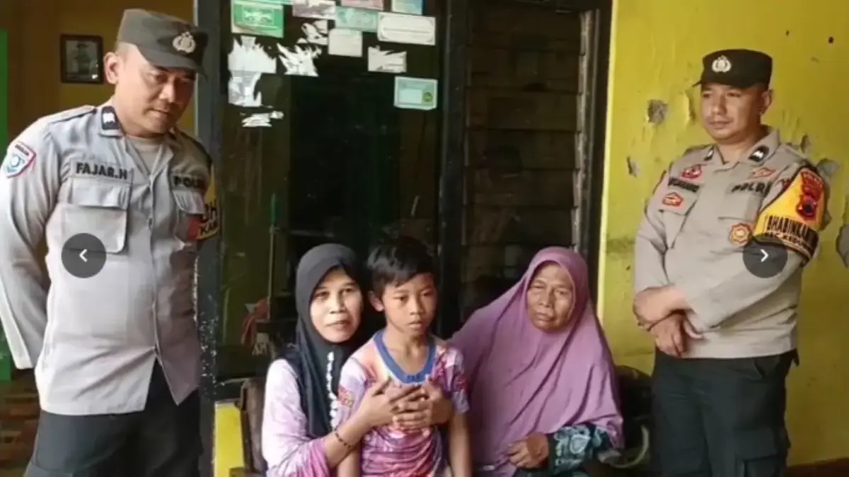Temukan Bocah Tersesat di Jalan, Anggota Polsek Kedungwuni Pekalongan Antarkan Pulang ke Rumah