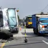 Truk 65 Ton Tumbuk Tiang Jembatan Kali Bodri, Sopir Diduga Microsleep di Pantura