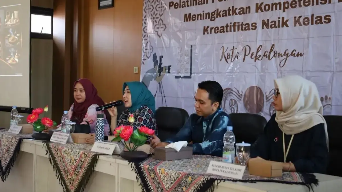 UMKM Pekalongan Dituntut Adaptif, Dekranasda Dorong Manfaatkan AI untuk Pemasaran UMKM Pekalongan Dituntut Adaptif, Dekranasda Dorong Manfaatkan AI untuk Pemasaran