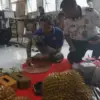 Warga Binaan Rutan Pekalongan Sulap Limbah Kertas Jadi Celengan dan Buket Bernilai Ekonomis