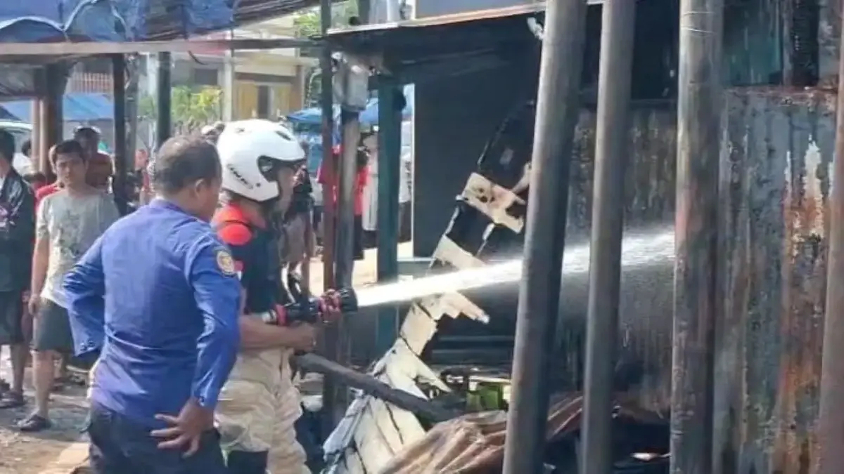 Warung Sup Ayam Kandang Panjang Hangus, Ledakan Tabung Gas Gegerkan Warga
