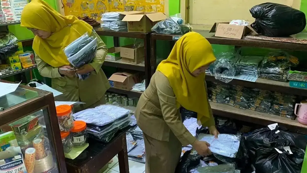 192 Siswa Baru SMPN 2 Batang Terima Seragam Gratis, Orang Tua Lega Beban Berkurang 192 Siswa Baru SMPN 2 Batang Terima Seragam Gratis, Orang Tua Lega Beban Berkurang