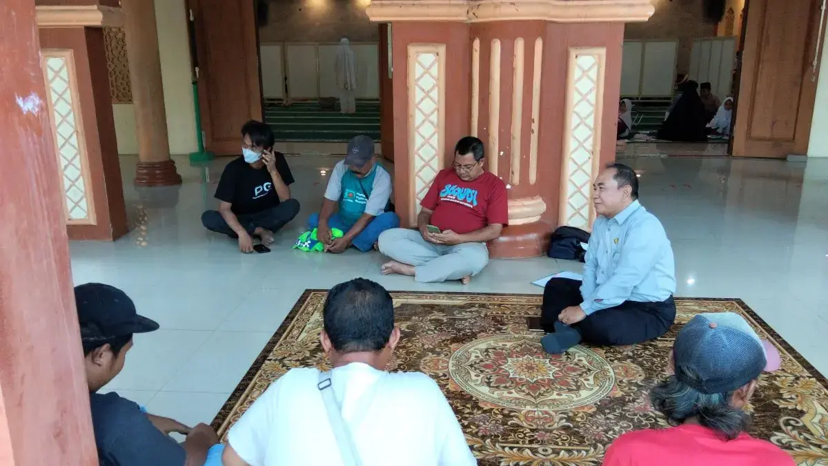 Bertaruh Nyawa di Jalanan, Relawan Pengatur Lalu Lintas Weleri Diupayakan Dapat BPJS oleh PDM Kendal Bertaruh Nyawa di Jalanan, Relawan Pengatur Lalu Lintas Weleri Diupayakan Dapat BPJS oleh PDM Kendal
