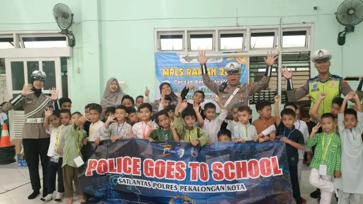 Cegah Bullying Selama MPLS, Polres Pekalongan Kota Terjunkan Personel ke Sekolah Lewat Program Ini Cegah Bullying Selama MPLS, Polres Pekalongan Kota Terjunkan Personel ke Sekolah Lewat Program Ini