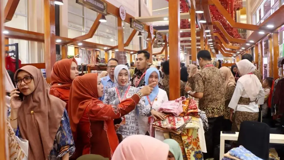 Dekranasda Kota Pekalongan Pamerkan Batik dan Kerajinan Kreatif di HUT Dekranas ke-46 Dekranasda Kota Pekalongan Pamerkan Batik dan Kerajinan Kreatif di HUT Dekranas ke-46