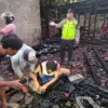 Diduga Korsleting Listrik, Dua Rumah Kayu Warga Weleri Kendal Ludes Terbakar