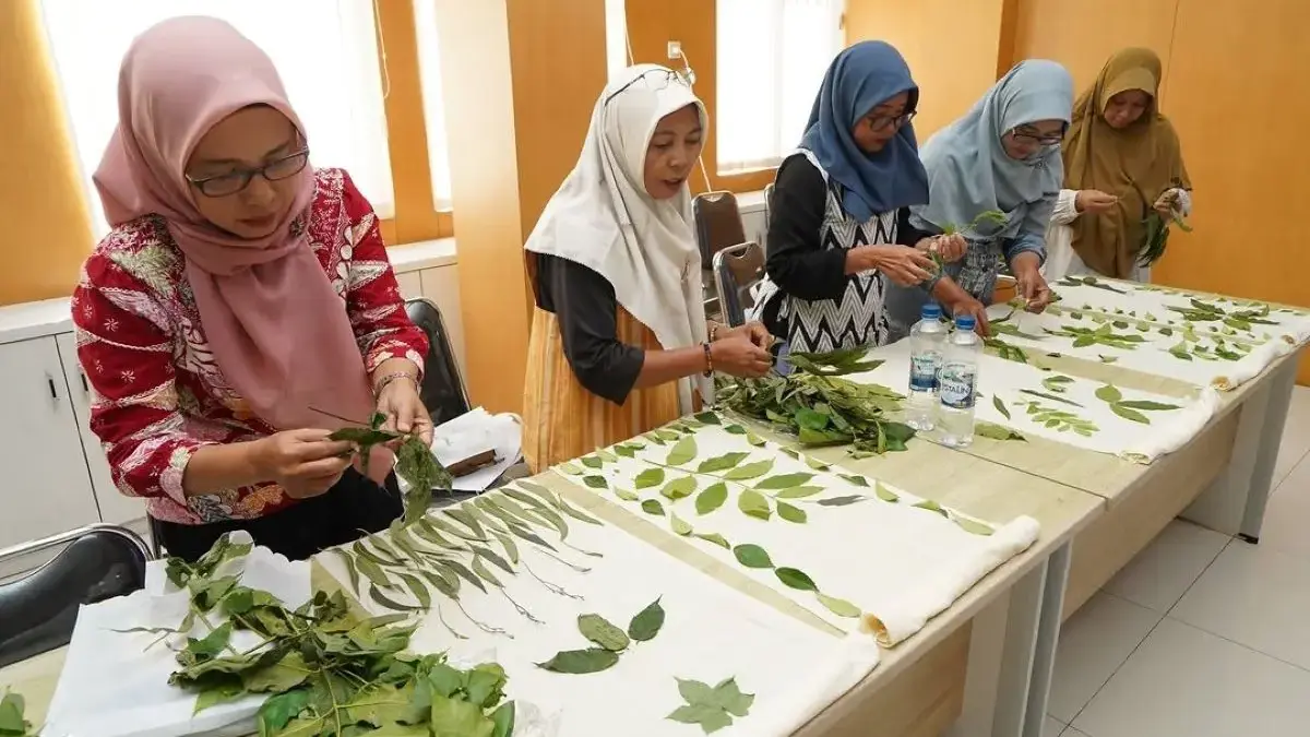 Dorong UMKM Bikin Produk Ramah Lingkungan, Dekranasda Pekalongan Gelar Pelatihan \"Ecoprint\" Inklusif