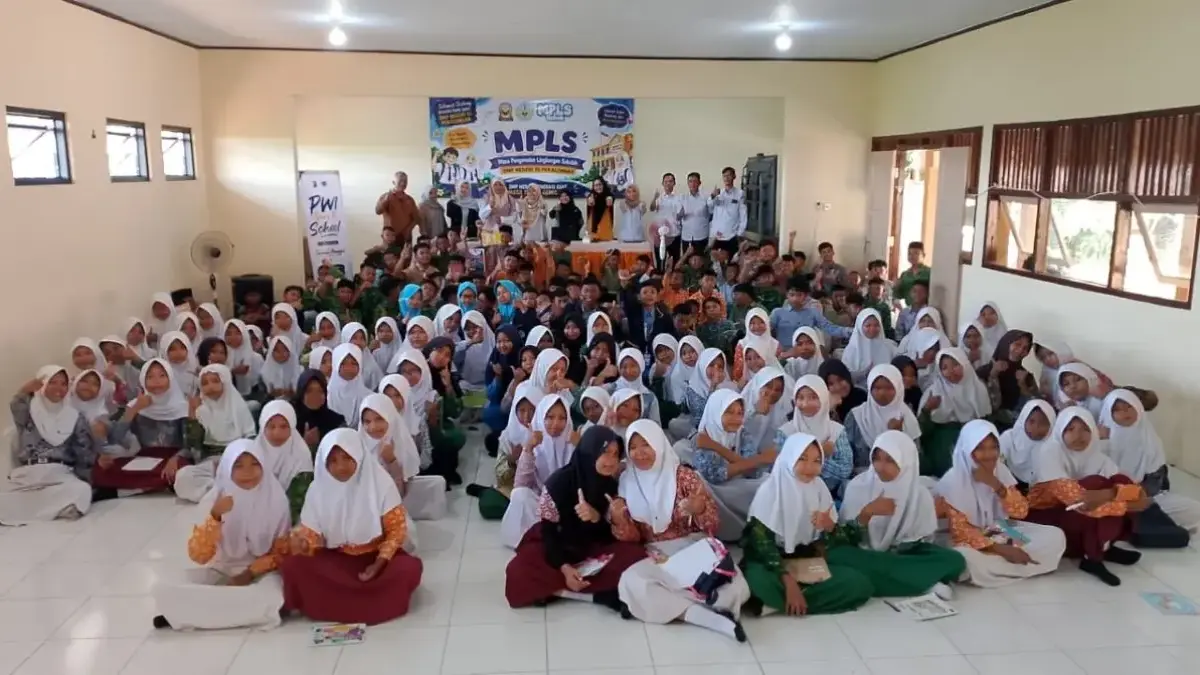 Edukasi Literasi Digital, PWI Kota Pekalongan Sasar 160 Siswa Baru SMPN 15