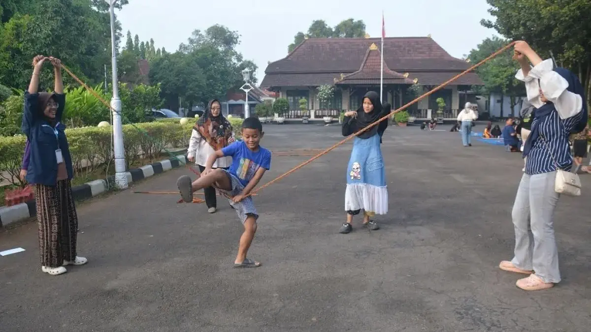 Forum Anak Batang Hadirkan Permainan Tradisional di CFD, Ajak Anak Lawan Kecanduan Gawai Forum Anak Batang Hadirkan Permainan Tradisional di CFD, Ajak Anak Lawan Kecanduan Gawai