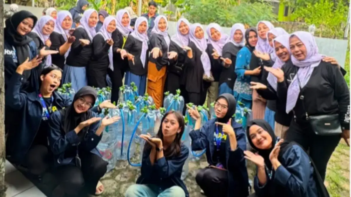 Mahasiswa KKN USM Latih Warga Wates Budi Daya Akuaponik LEGA untuk Ketahanan Pangan Keluarga Mahasiswa KKN USM Latih Warga Wates Budi Daya Akuaponik LEGA untuk Ketahanan Pangan Keluarga