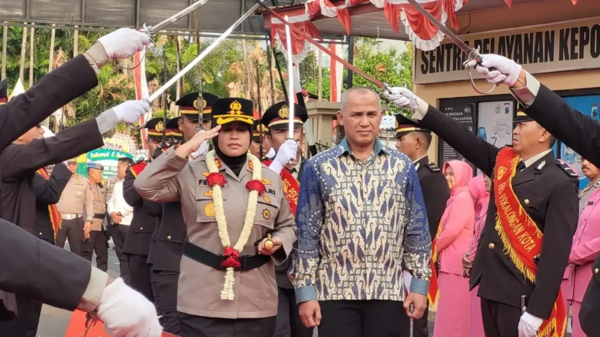 pedang-pora--sambut-akbp-dies-ferra-ningtias-polwan-pertama-kapolres-pekalongan-kota