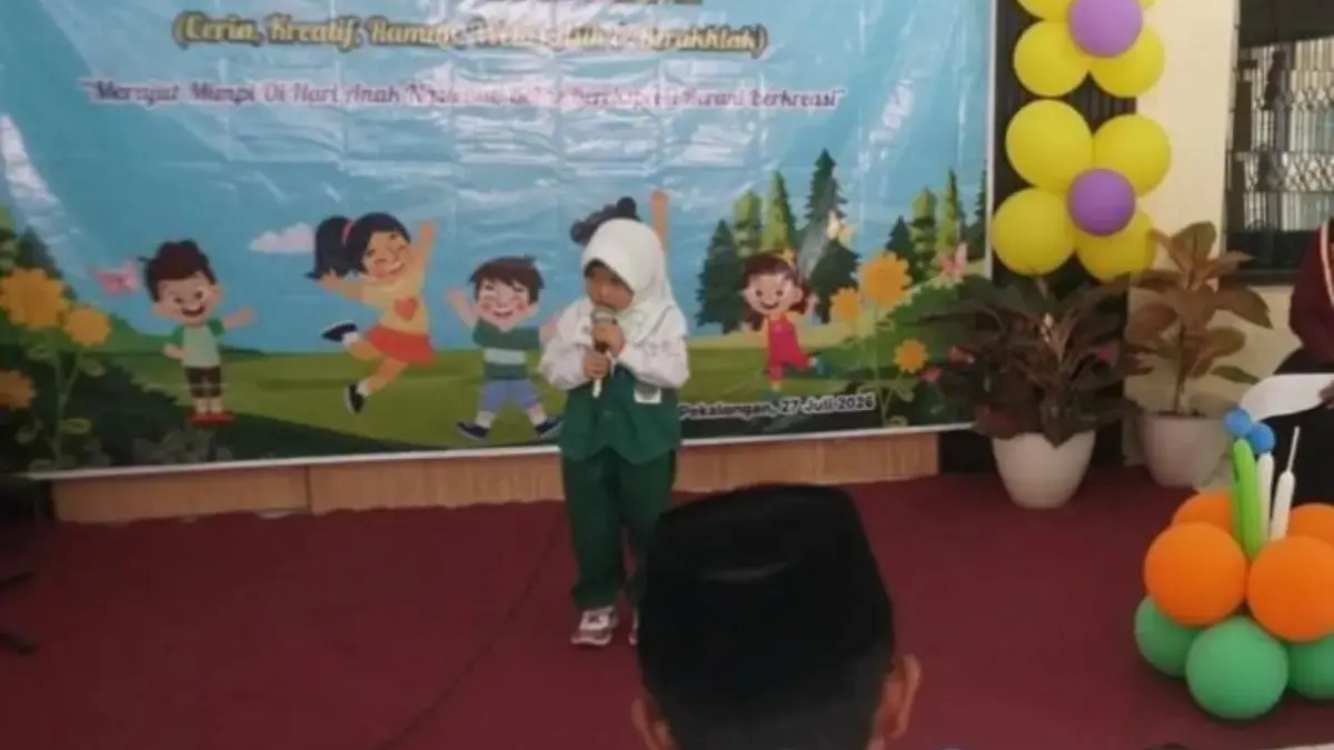 Peringati Hari Anak Nasional, Kelurahan Jenggot Pekalongan Gelar Guyub PAUD Melatih Keberanian