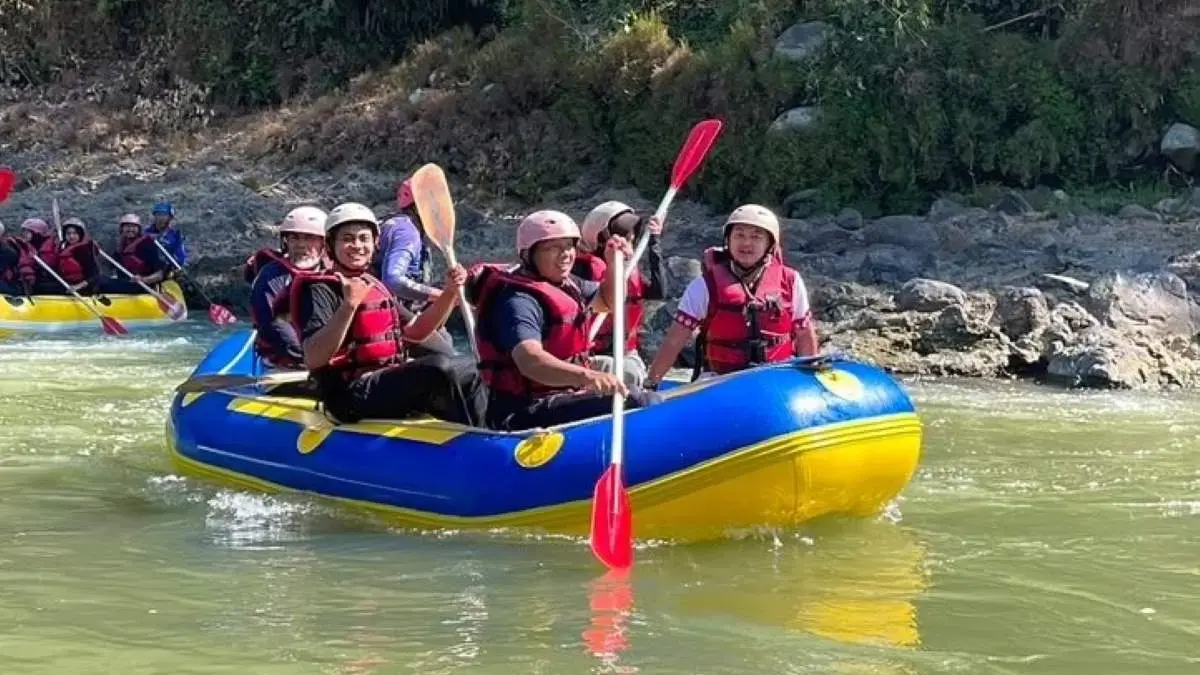 Perkuat Budaya Kerja MPM, Puluhan Pegawai PDM Kendal Ikuti Capacity Building di Sungai Serayu