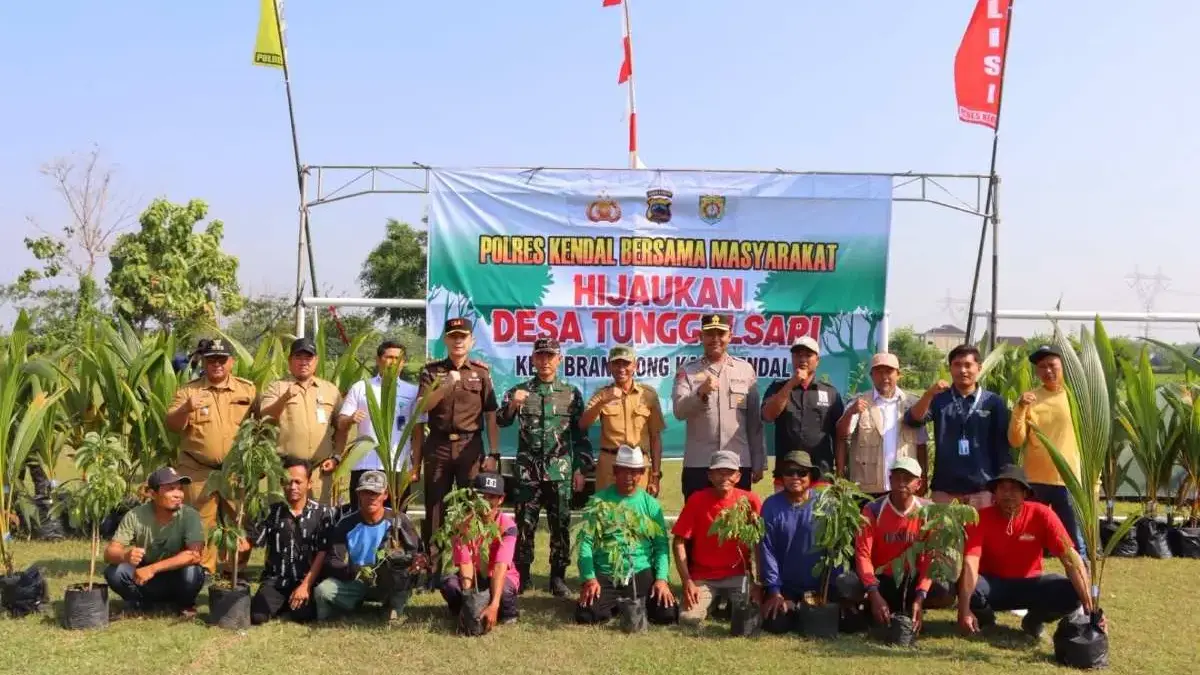 Polres Kendal dan Warga Tanam 700 Pohon di Tunggulsari, Wujudkan Gerakan Hijau Polres Kendal dan Warga Tanam 700 Pohon di Tunggulsari, Wujudkan Gerakan Hijau
