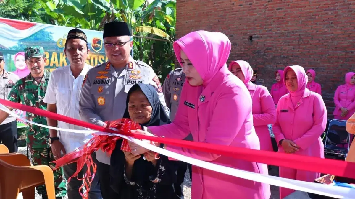 Polres Pekalongan Resmikan Bedah Rumah Nenek Duriyah, Hadiah Hari Bhayangkara ke-80 yang Menyentuh Polres Pekalongan Resmikan Bedah Rumah Nenek Duriyah, Hadiah Hari Bhayangkara ke-80 yang Menyentuh