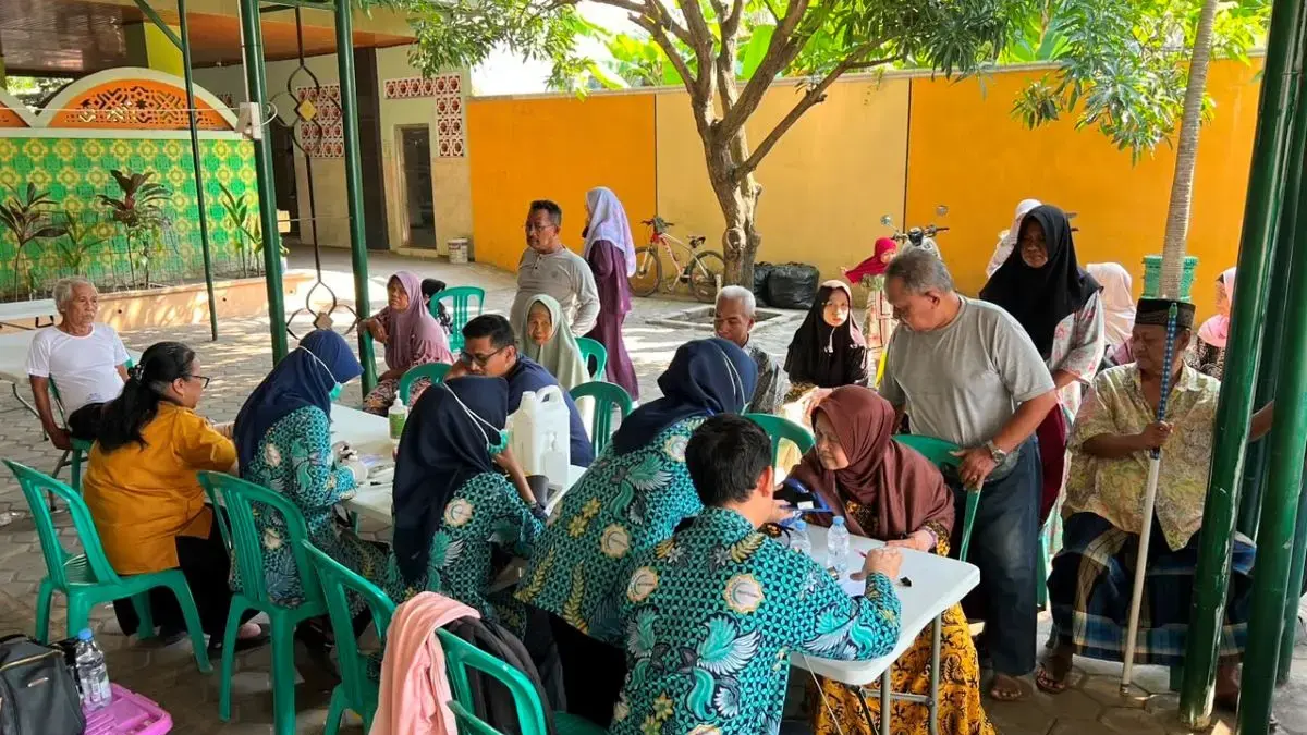 Program Jumat Manis Bersih dan Sehat PCNU Kota Pekalongan Sedot Antusiasme Tinggi Warga