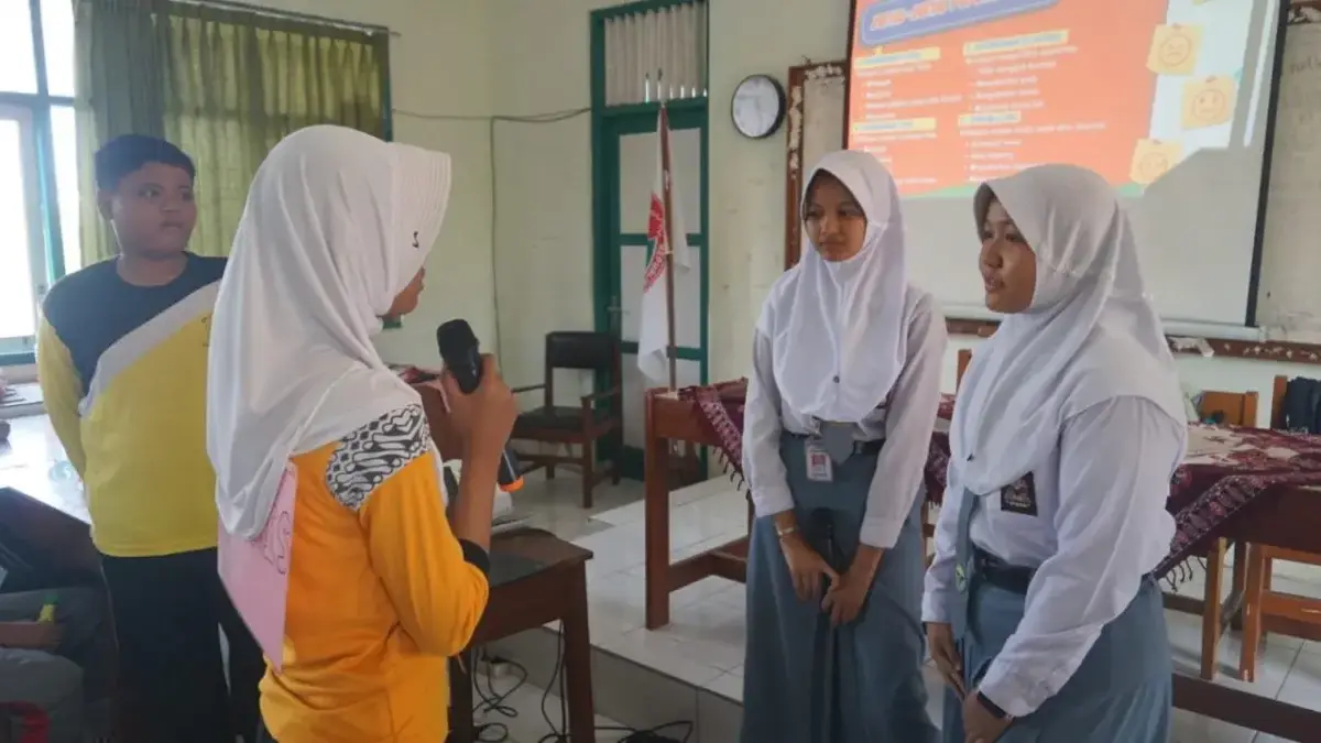 Relawan TIK Kota Pekalongan Bekali Siswa Bijak Bermedia Sosial, Cegah Cyberbullying Sejak Dini Relawan TIK Kota Pekalongan Bekali Siswa Bijak Bermedia Sosial, Cegah Cyberbullying Sejak Dini