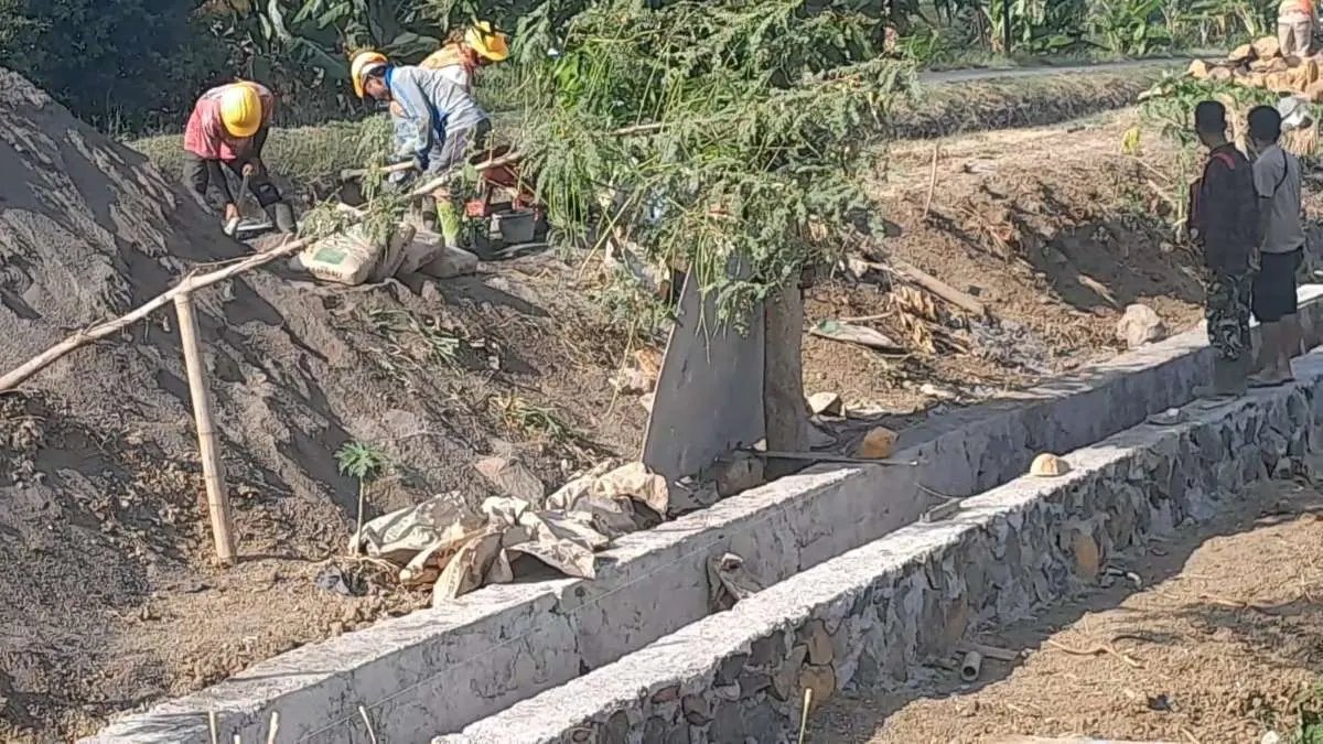 Saluran Irigasi 600 Meter di Galih Kendal Dibangun, Petani Tembakau Sambut Baik