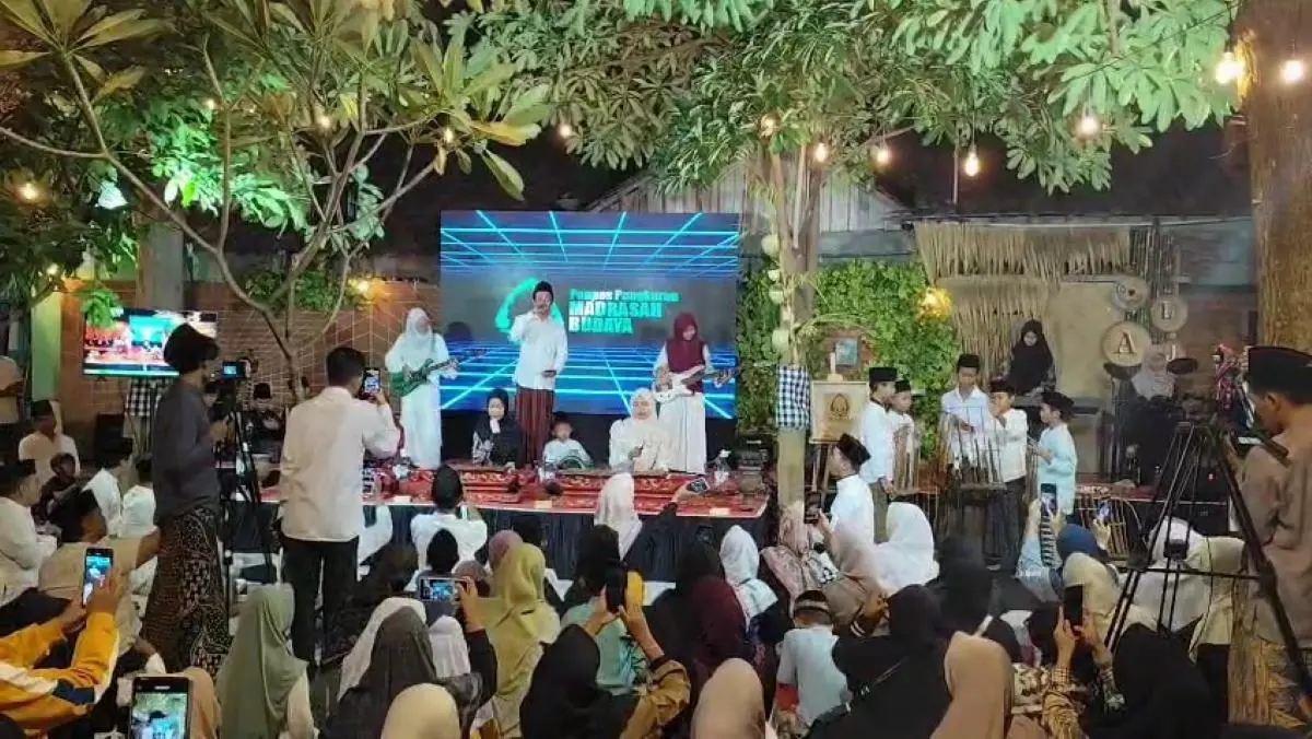 Santri Laju Pungkaran Tampilkan Kolaborasi Seni dan Tradisi di Malam Akhirussanah Santri Laju Pungkaran Tampilkan Kolaborasi Seni dan Tradisi di Malam Akhirussanah