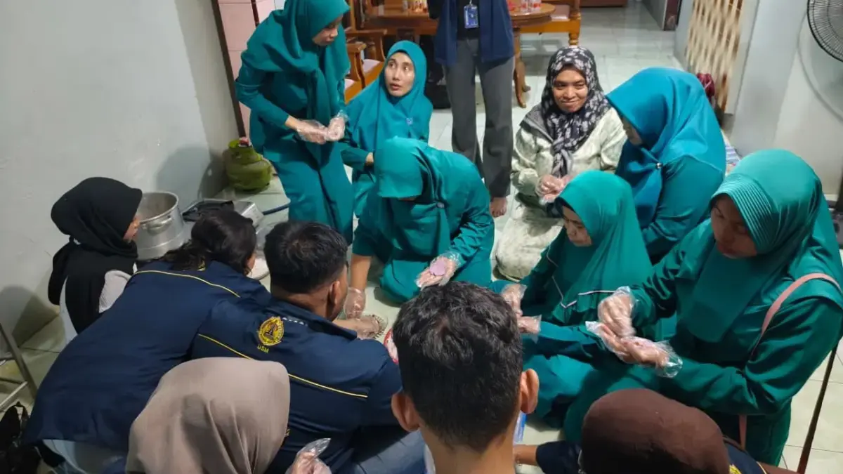 Sulap Ubi Ungu Jadi Klepon Kekinian, Mahasiswa KKN USM Dorong Ekonomi Ibu PKK Gondoriyo Sulap Ubi Ungu Jadi Klepon Kekinian, Mahasiswa KKN USM Dorong Ekonomi Ibu PKK Gondoriyo