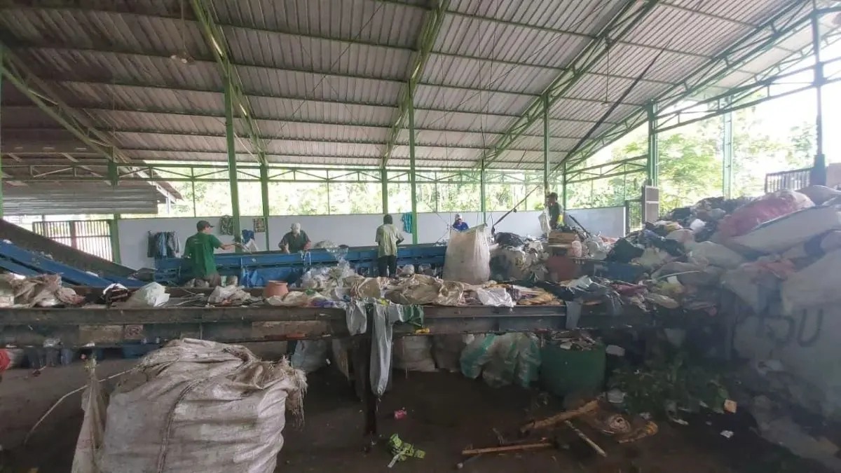 TPST Mitra Brayan Resik Tingkatkan Kapasitas Kelola Sampah dari 5 Menjadi 8 Ton per Hari TPST Mitra Brayan Resik Tingkatkan Kapasitas Kelola Sampah dari 5 Menjadi 8 Ton per Hari