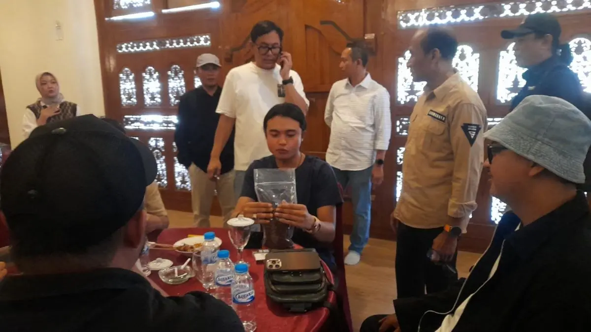 Artis I Love RCTI Ketagihan Sate Bumbon dan Kopi Liberika Khas Kendal