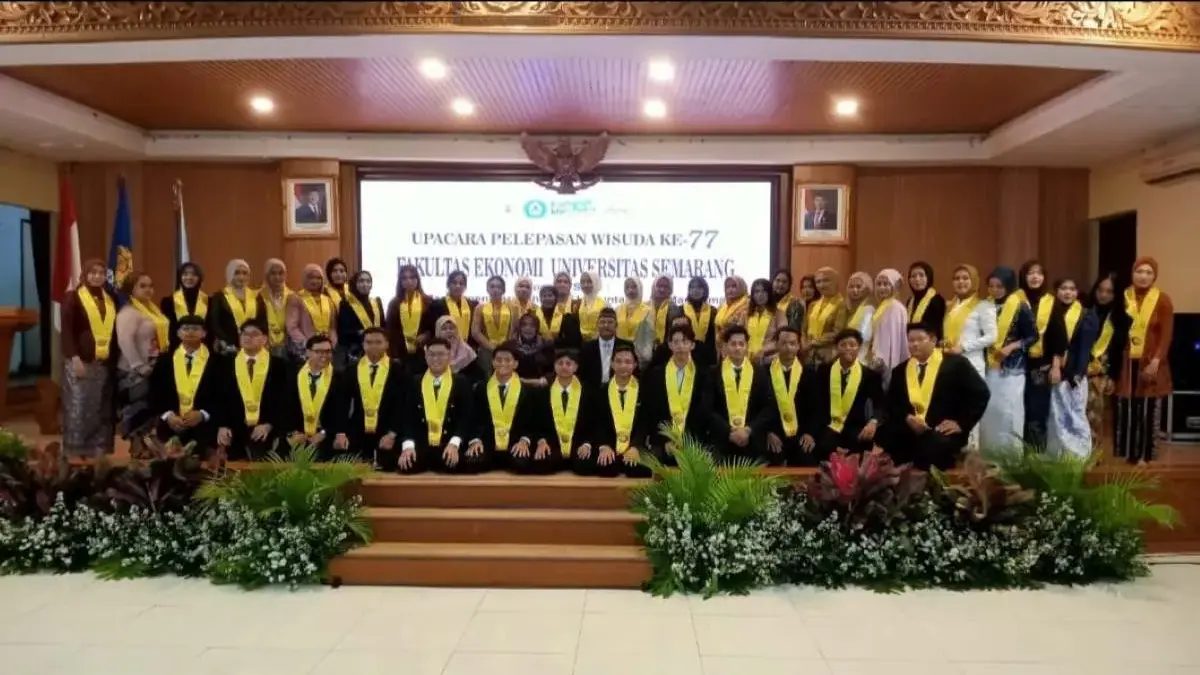 FE USM Lepas 160 Calon Wisudawan, Dekan Berpesan Jaga Nama Baik Almamater FE USM Lepas 160 Calon Wisudawan, Dekan Berpesan Jaga Nama Baik Almamater